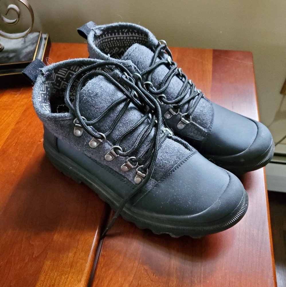 Tom's Hiking Boots